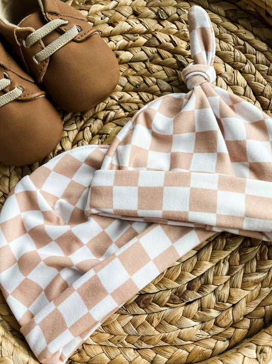 Gorro para bebé recién nacido - Cuadros anudados